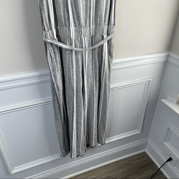 Cloth and Stone linen blend triped peek a boo belted sleeveless‎ jumpsuit medium - Picture 4 of 10